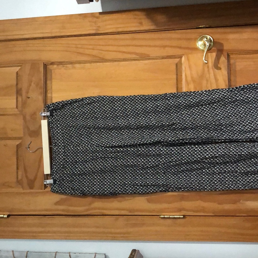 Women’s black and white flowy pants